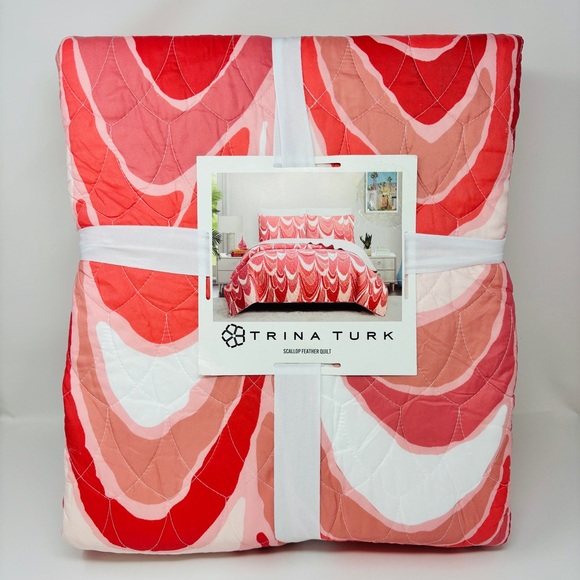 NWT TRINA TURK Scallop Feather Quilt Set - Full/Queen - Picture 2 of 4